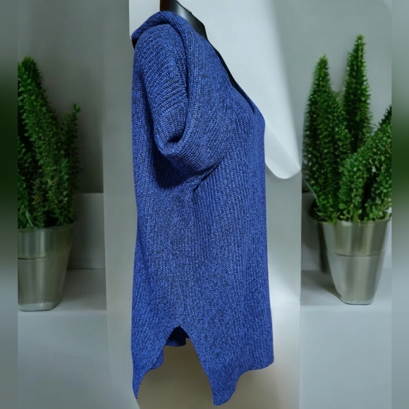 BLOOMCHIC "Made for your curves" V-Neck Oversized Black & Blue Speckled Sweater - Picture 3 of 8